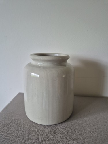 Vintage medium sized mustard