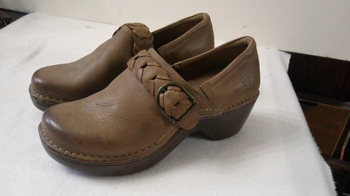 New ariat brown mule leather - new,