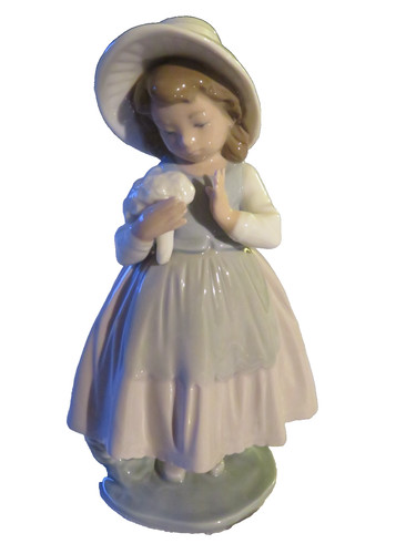 Nao lladro figure 348 - by,
