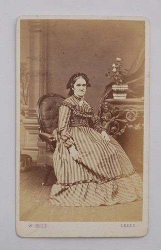 Cdv victorian lady beside - cdv,