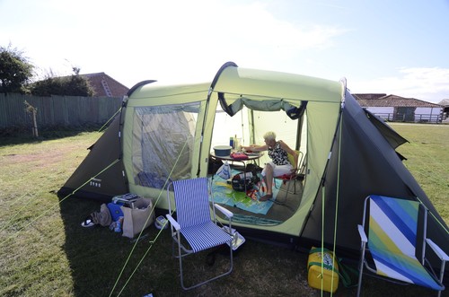 Man tent urban - man, tent.