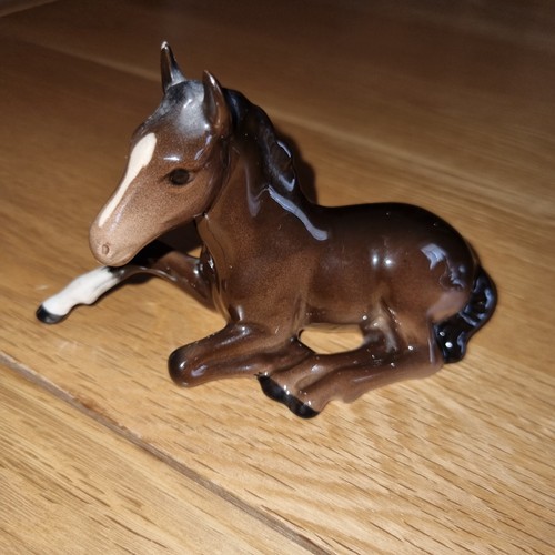 Beswick brown foal - , sitting,