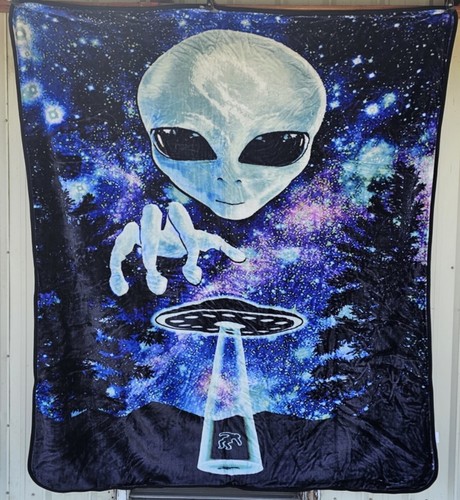 Alien ufo spaceship visitor - spaceship,
