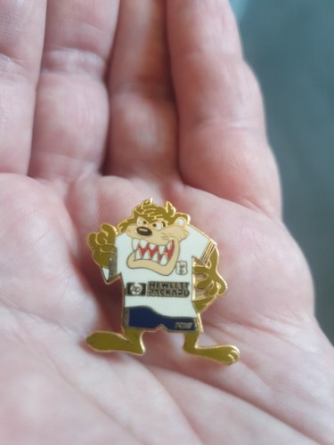 Tottenham hotspur vintage pin - tottenham,