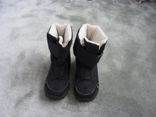 BOYS QUECHUA SKI SKIING WATERPROOF BLACK BOOTS SIZE UK 3 GUC