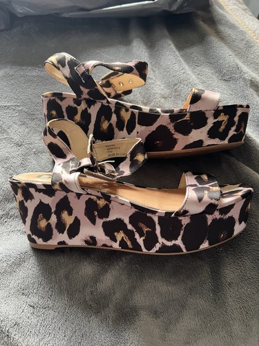 River island animal - river,