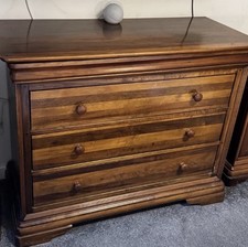 Willis & Gambier  Oak Chest of Drawers – £380