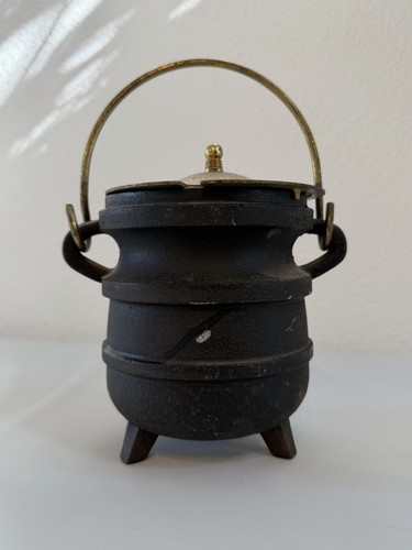 Brass lid cast iron body - brass,
