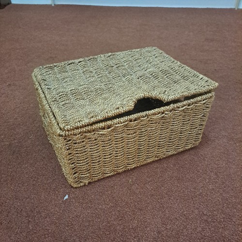 Small woven seagrass box with - woven,