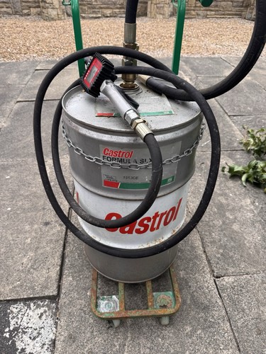 Oil dispensing unit with - unit,