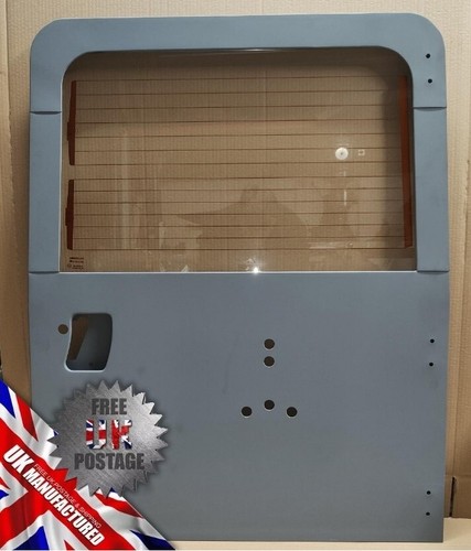 Land rover defender - land, rear