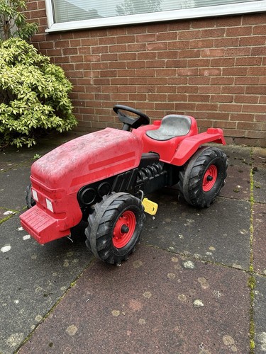 Kids peddle tractor very - peddle,