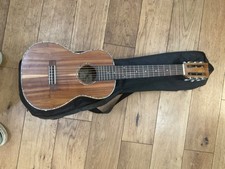 Isuzu eak-geq 6-string guitarlele electro - acoustic gigbag.