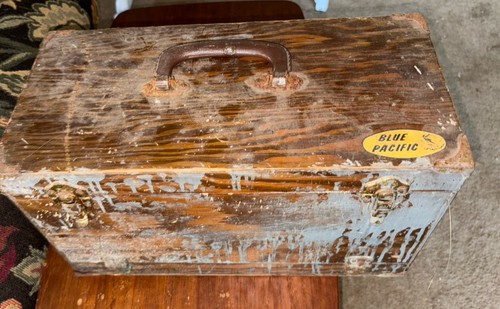 Vintage wooden fish tacklebox - wooden,