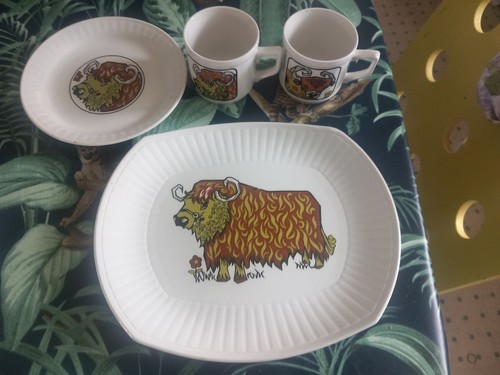 Vintage 1970s beefeater - vintage, bull