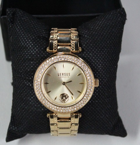 Womens wristwatch versus - wristwatch,