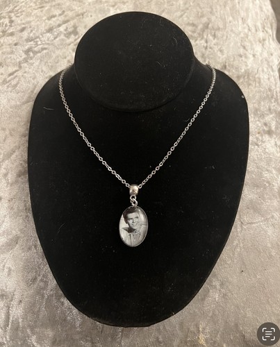 Cliff richard necklace pop - cliff,
