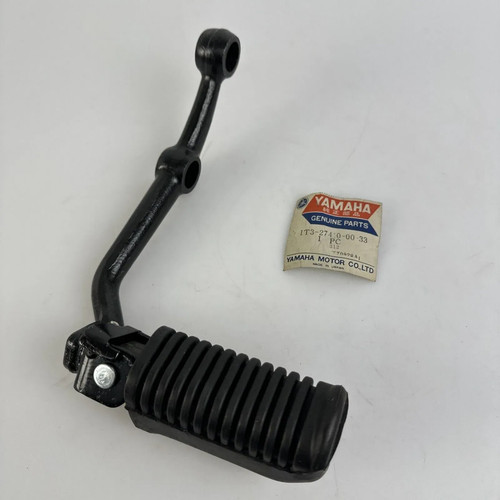 Yamaha foot pegs left - pegs,