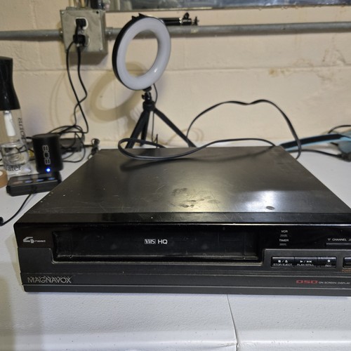Magnavox vcr video cassette - magnavox,