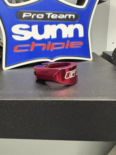 Bikes red seat post clamp - seat,