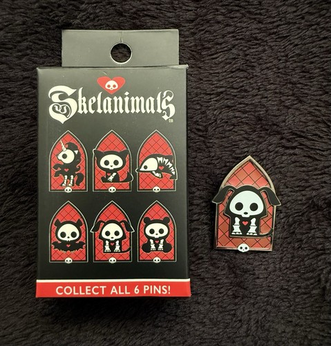 Hot topic skelanimals - topic, stained