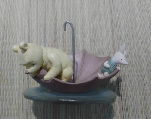 Winnie the pooh and piglet - winnie,