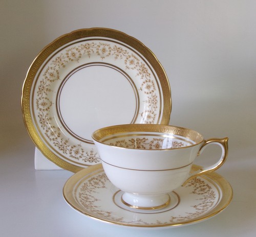 Aynsley gold dowery tea - gold,