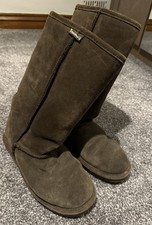 Size 6 Women’s Bear Paw Winter Boots