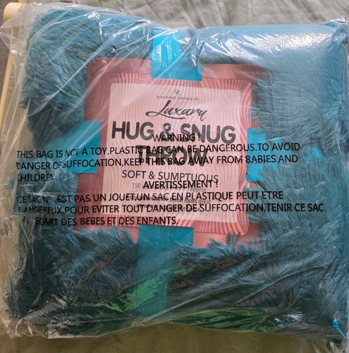 Hug snug throw - hug, luxury
