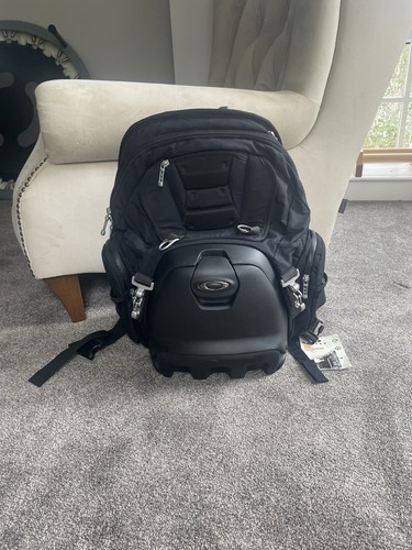 Rare all black oakley lunch - rare,