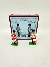 Britains toy soldiers 1/32 scale-SCOTTS GUARDS DRUMMERS 40211 NEW OLD STOCK