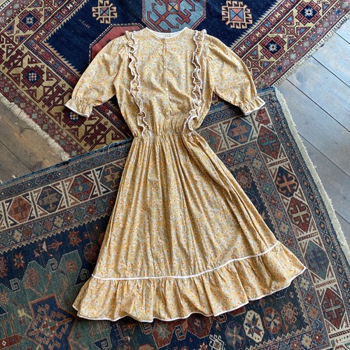 1970s floral ruffle front - floral,