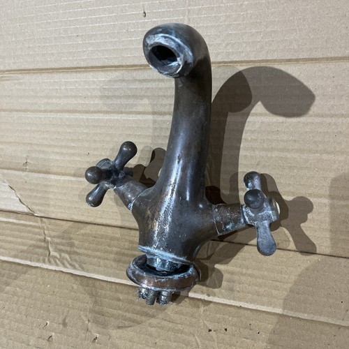 Dual cross handles - cross,