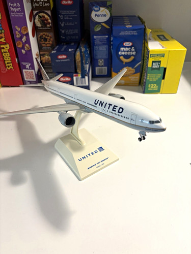 Skymarks united boeing - united,