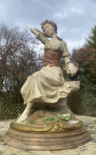 Capodimonte style figurine