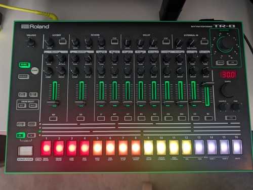 Roland aira rhythm - tr-8,