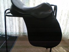 Albion K2 GP 17.5" black medium width saddle with Flair Air Bags, good condition