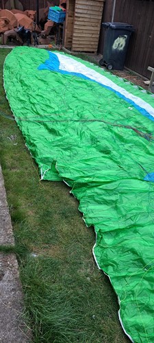 Paraglider wing harness and - paraglider,
