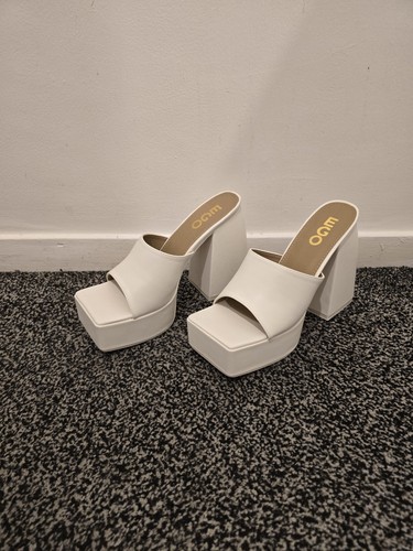 Women white square - square, toe