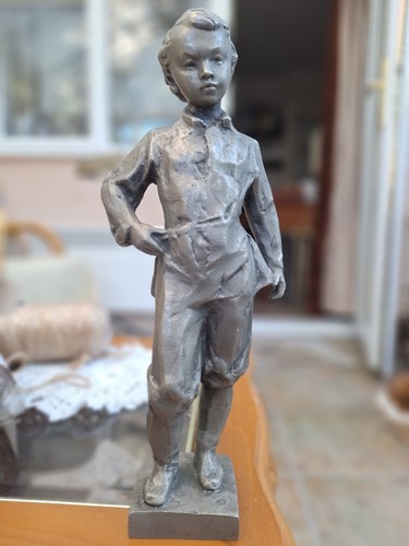 Silumin metal statuette - metal,