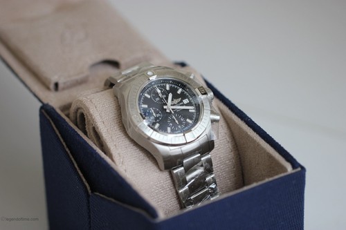 Breitling new avenger chrono - new,