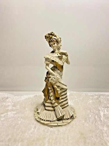 Vintage resin lady figurine - resin,