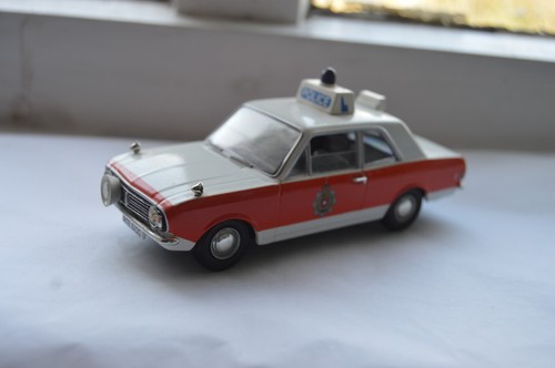 Vanguard diecast ford - 1:43,
