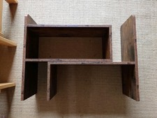 Desktop expandable shelf