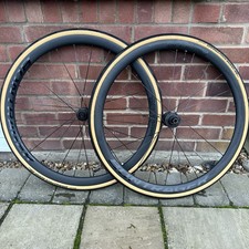 Bontrager Aeolus Elite 35 Carbon 700c Disc Brake Centerlock Road Wheelset Tyres