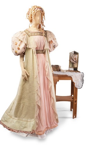 Antique vintage woman - ,