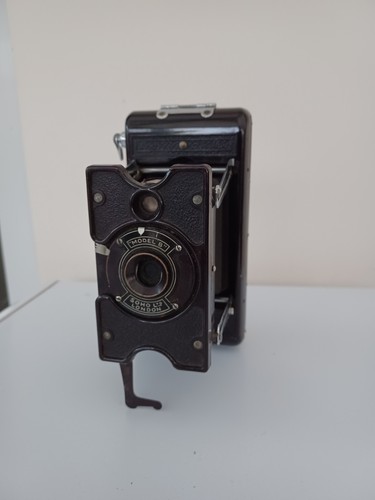 Soho model strut camera - b,