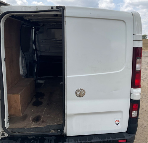 Vauxhall vivaro rear right - b,