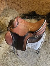 Dream Team Treeless Saddle 