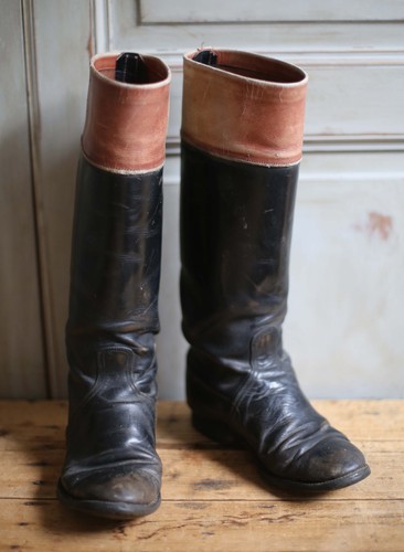Antique french black leather - black,